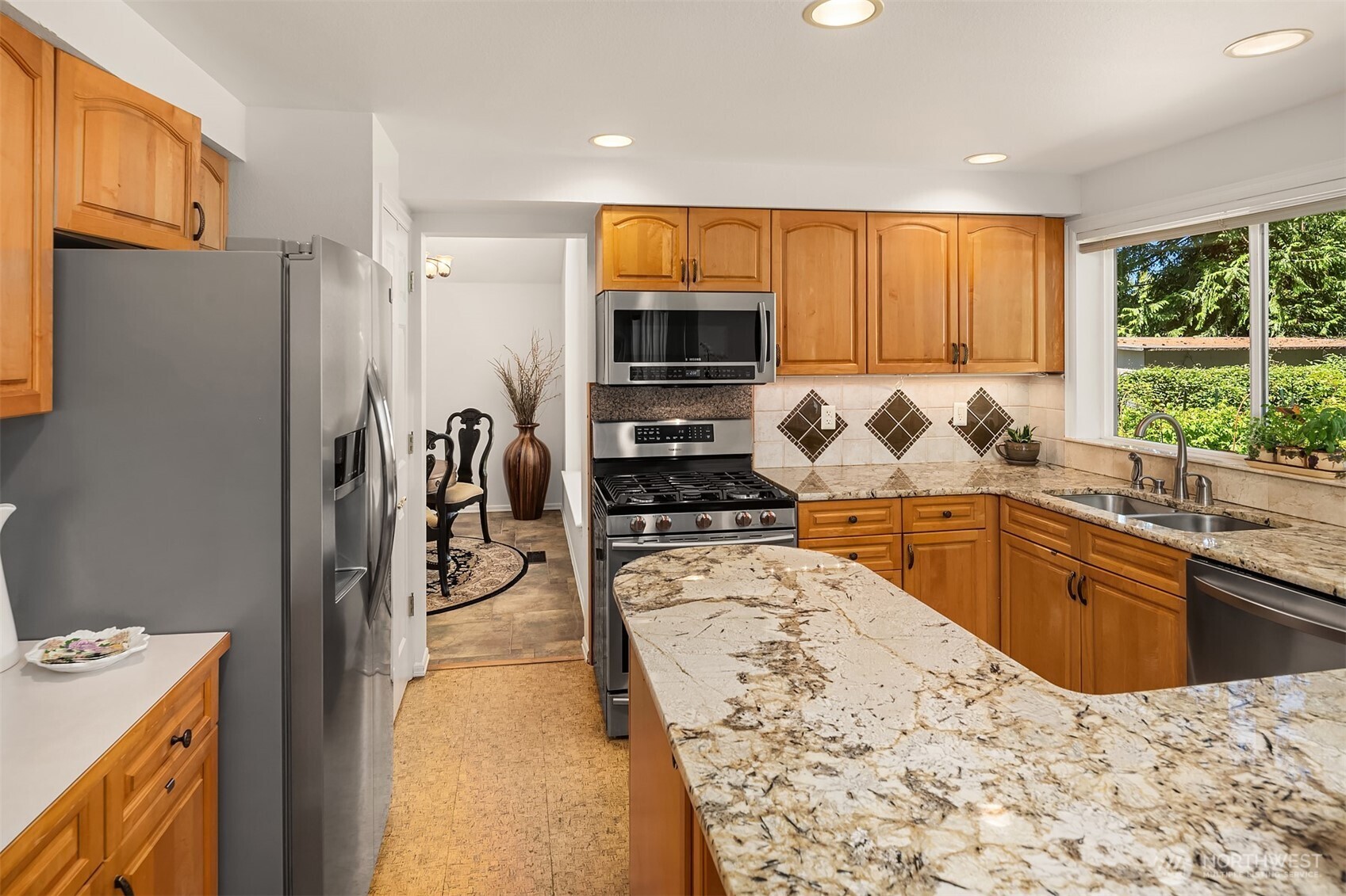 647 Edmonds Way Edmonds, WA 98020 - Photo 13 of 37