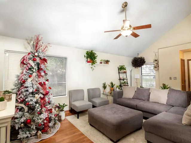 $2,300 | 2120 Brittany Court, Glendale Heights, IL 60139