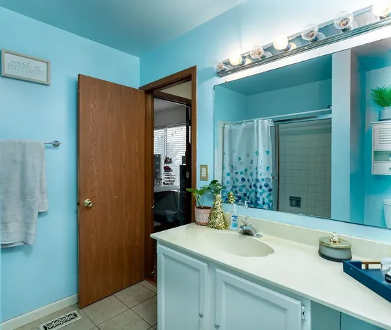 $2,300 | 2120 Brittany Court, Glendale Heights, IL 60139