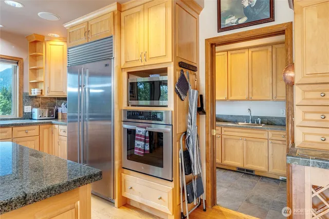 $1,150,000 | 132 Hellem Drive, Packwood, WA 98361