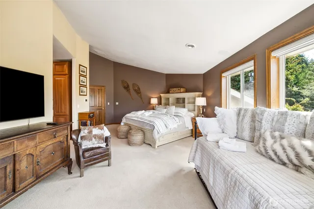 $1,150,000 | 132 Hellem Drive, Packwood, WA 98361