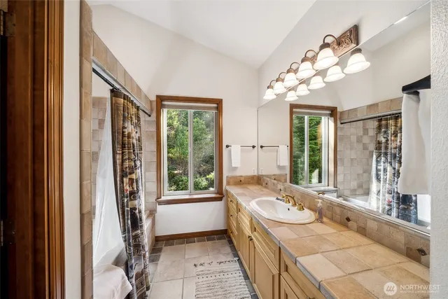 $1,150,000 | 132 Hellem Drive, Packwood, WA 98361