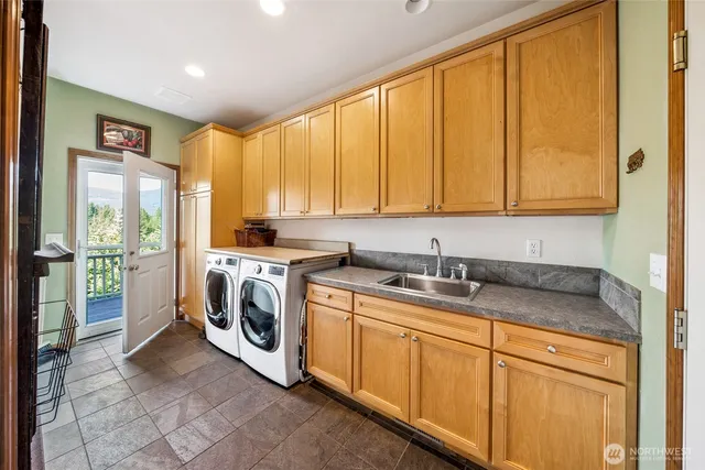 $1,150,000 | 132 Hellem Drive, Packwood, WA 98361