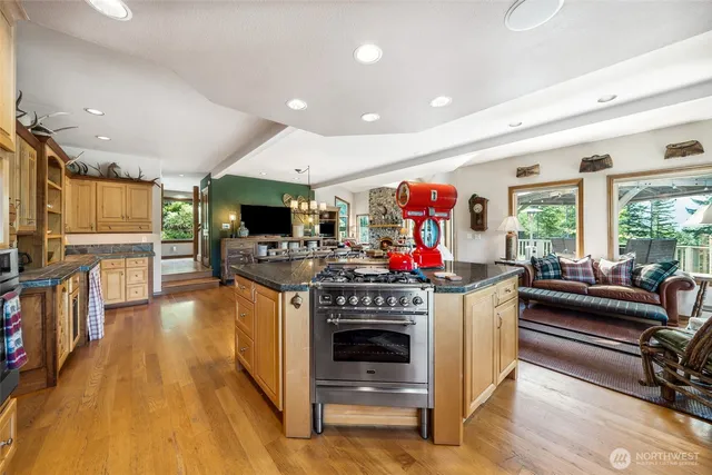 $1,150,000 | 132 Hellem Drive, Packwood, WA 98361