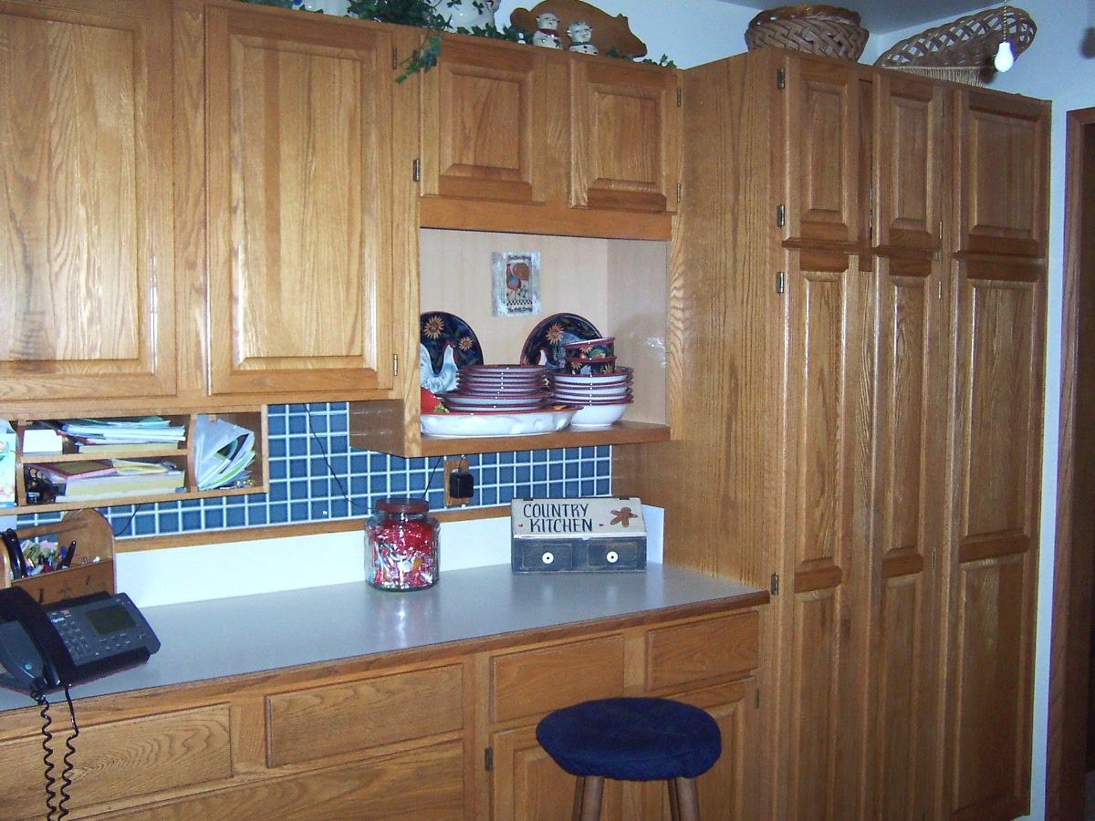 121 Arrowsmith Road Sunnyside, WA 98944 - Photo 7 of 13 a kitchen with an oven a refrigerator and cabinets