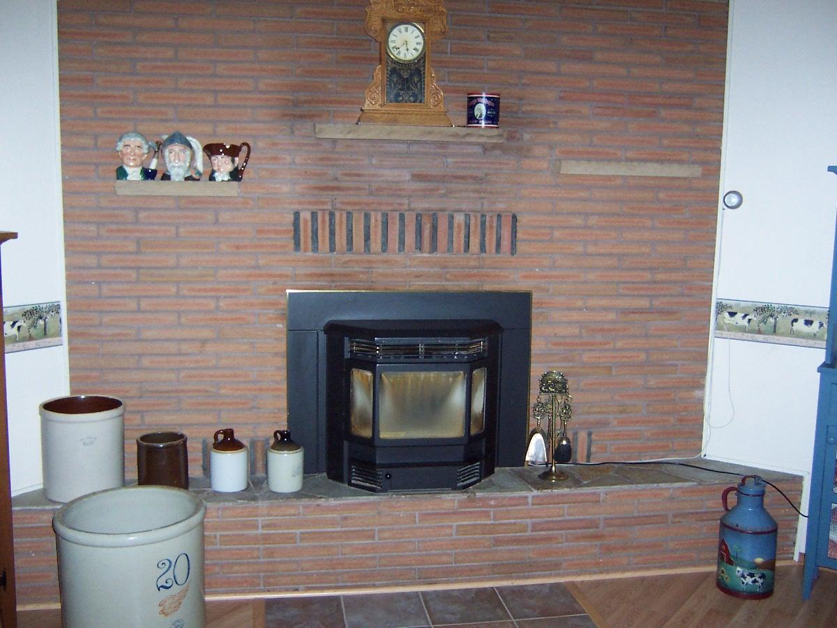 121 Arrowsmith Road Sunnyside, WA 98944 - Photo 10 of 13 a brick building with a fireplace