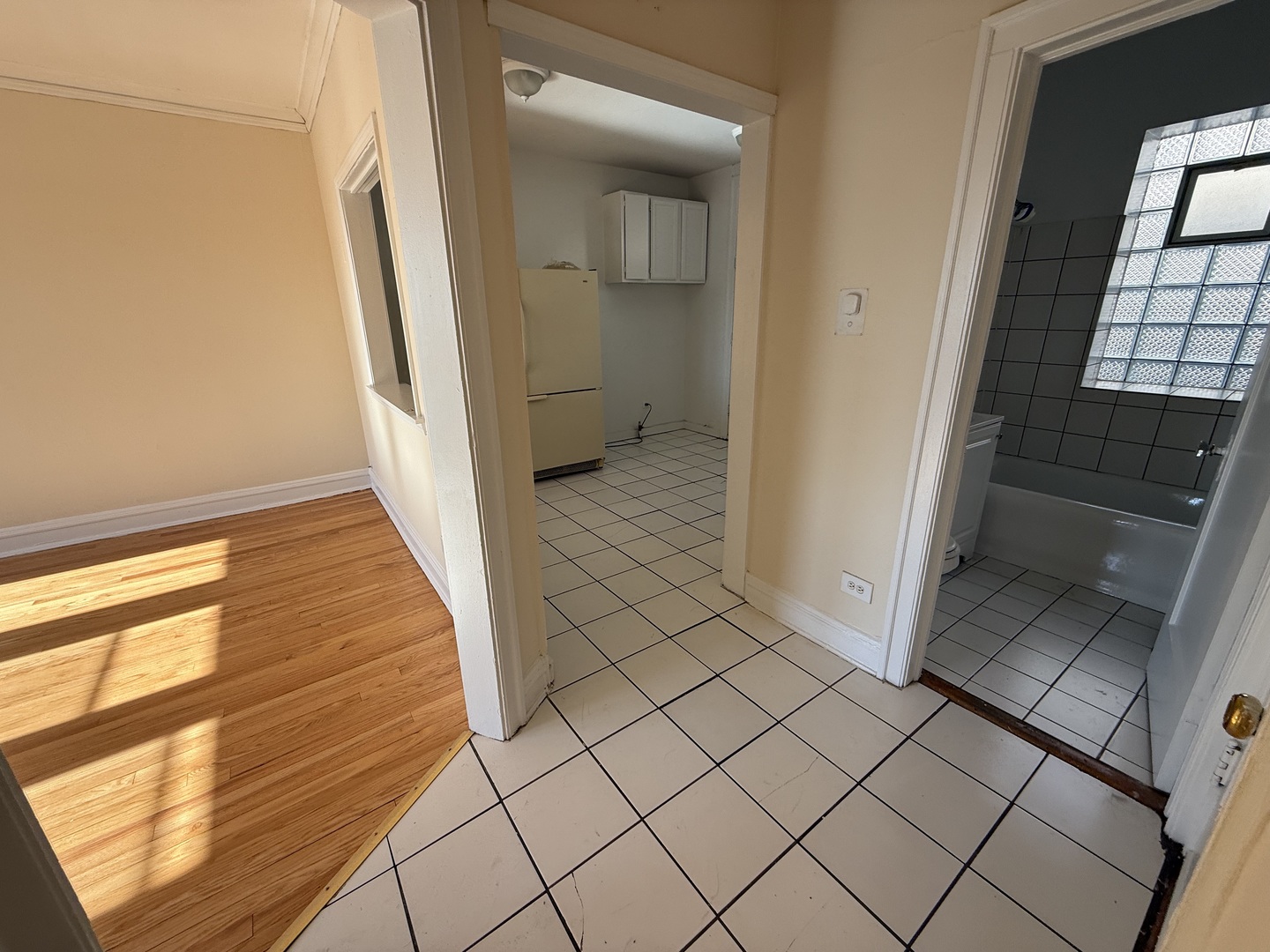 2148 Gunderson Avenue, Unit 341 Berwyn, IL 60402 - Photo 7 of 11 a view of a hallway