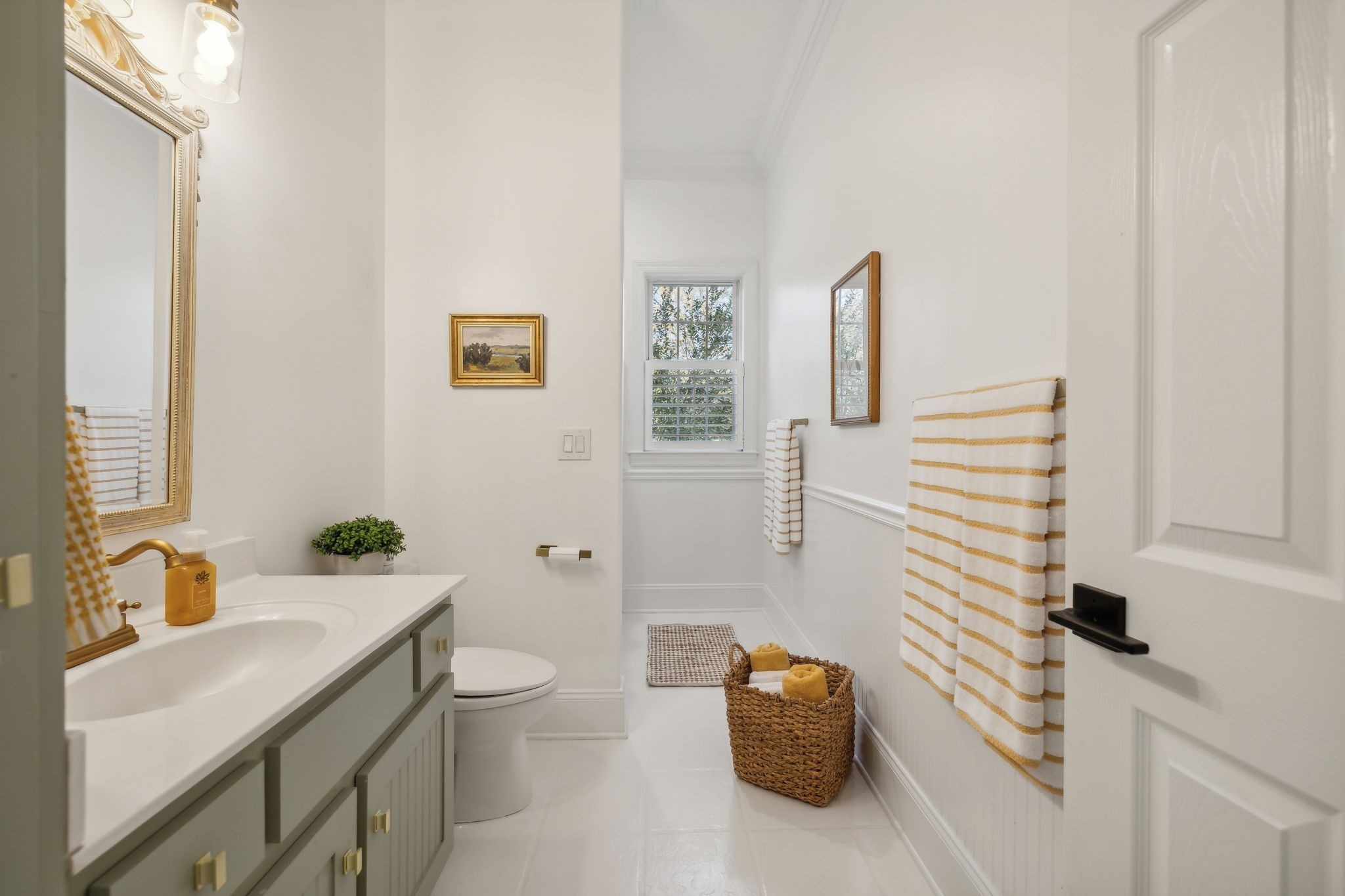 576 Rocky Valley Road Lebanon, TN 37090 - Photo 27 of 62 a bathroom with a sink a toilet and mirror