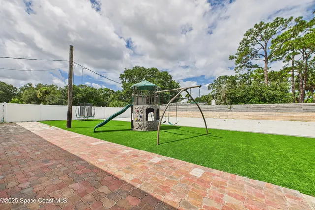 a view of a park with entertaining space