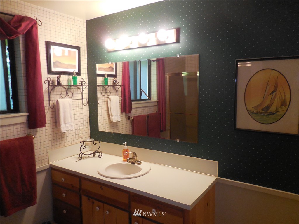 4487 Arvick Road Southeast Port Orchard, WA 98366 - Photo 11 of 25 Gallery Image 11