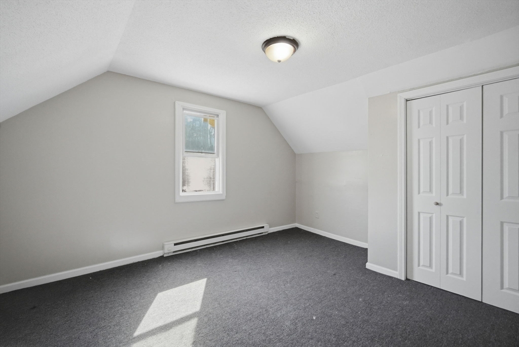 102-104 Cambridge Street Springfield, MA 01109 - Photo 31 of 38 an empty room with a window
