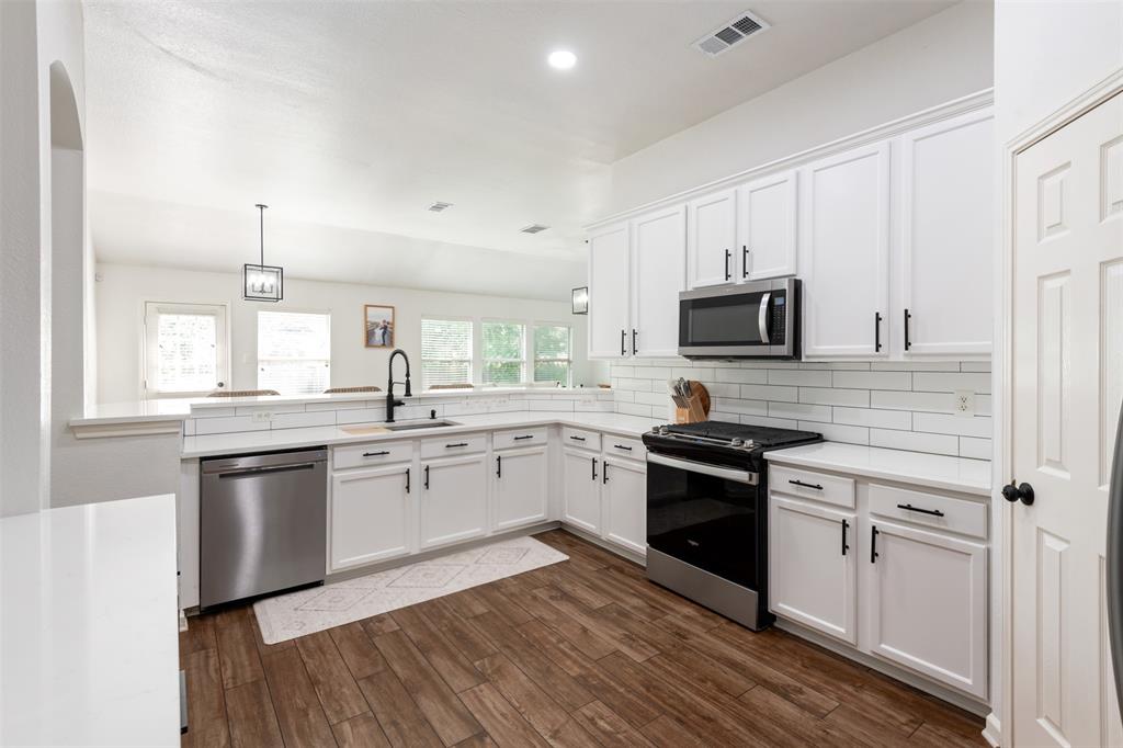 10012 Chadbourne Road Fort Worth, TX 76244 - Photo 5 of 25