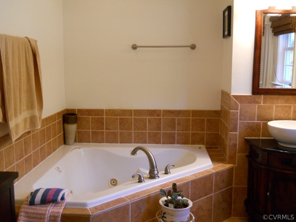 2503 Log Cabin Road Maidens, VA 23102 - Photo 12 of 37 Gallery Image 12