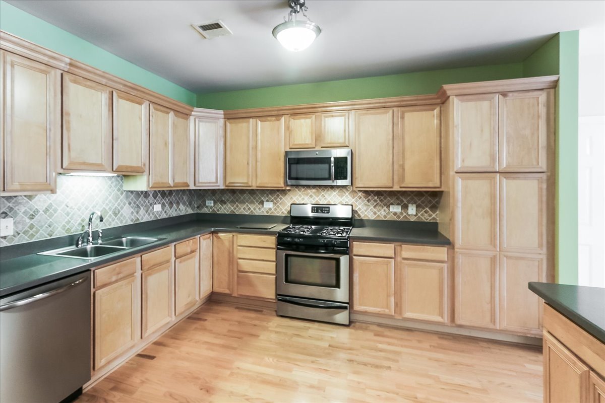 275 East Railroad Avenue, Unit 101 Bartlett, IL 60103 - Photo 11 of 31