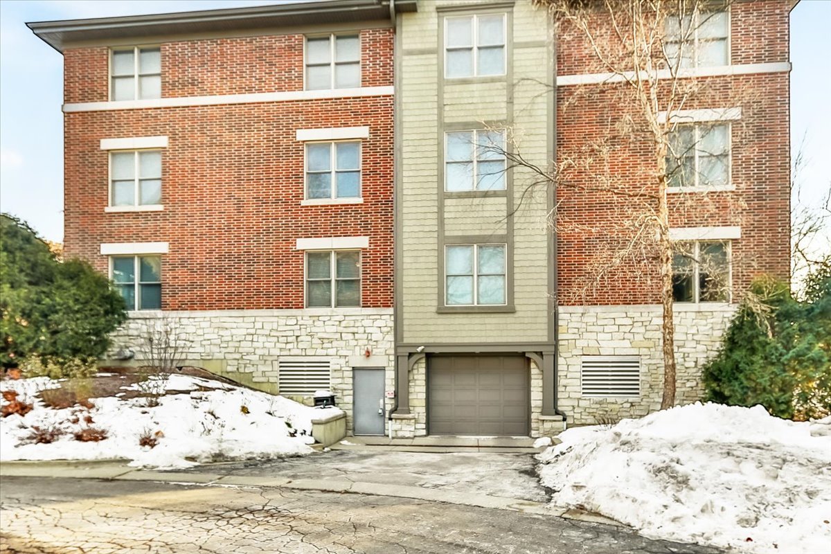 275 East Railroad Avenue, Unit 101 Bartlett, IL 60103 - Photo 3 of 31