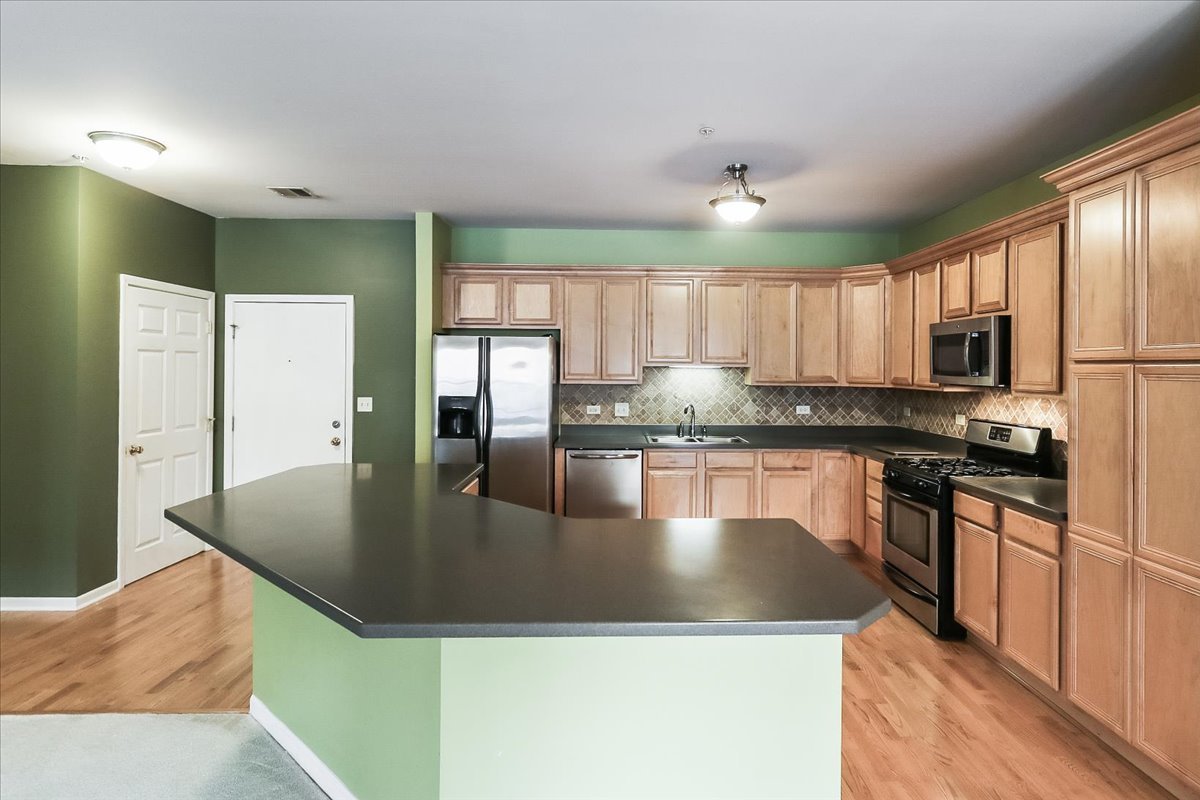 275 East Railroad Avenue, Unit 101 Bartlett, IL 60103 - Photo 10 of 31