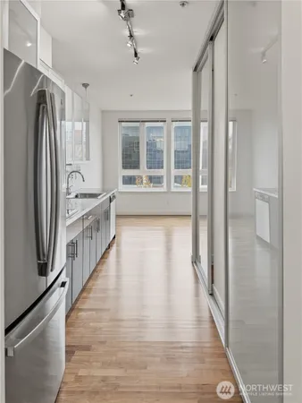 $324,995 | 3104 Western Avenue, Unit 522, Seattle, WA 98121