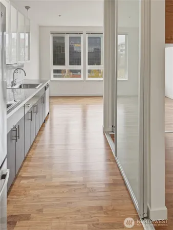 $324,995 | 3104 Western Avenue, Unit 522, Seattle, WA 98121
