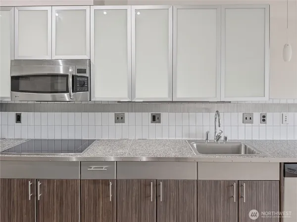$324,995 | 3104 Western Avenue, Unit 522, Seattle, WA 98121