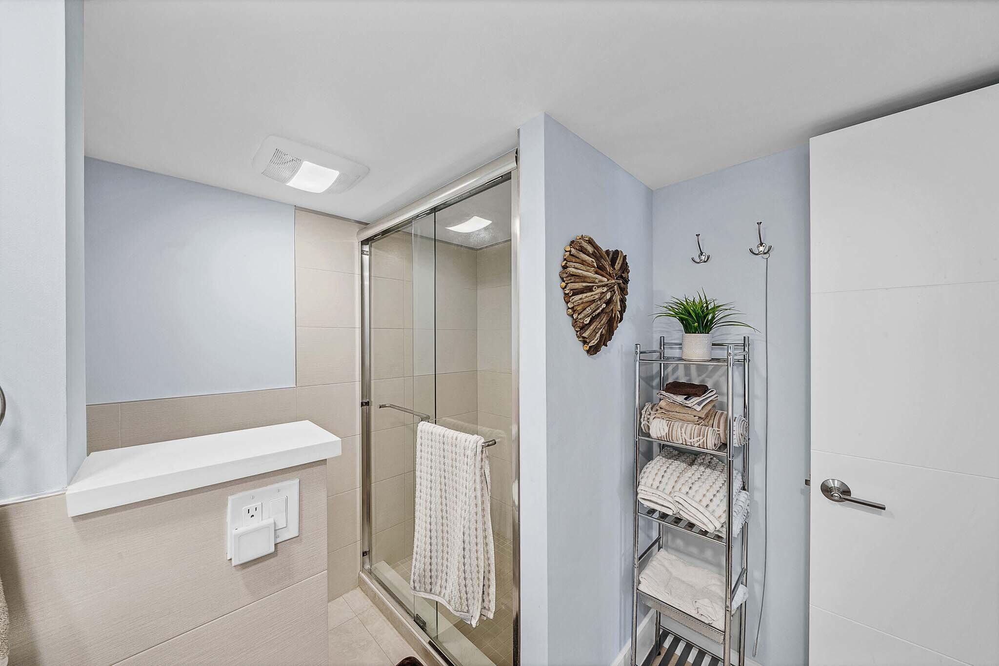 1111 South Ocean Boulevard Boca Raton, FL 33432 - Photo 24 of 47 19 Primary Bathroom (3)