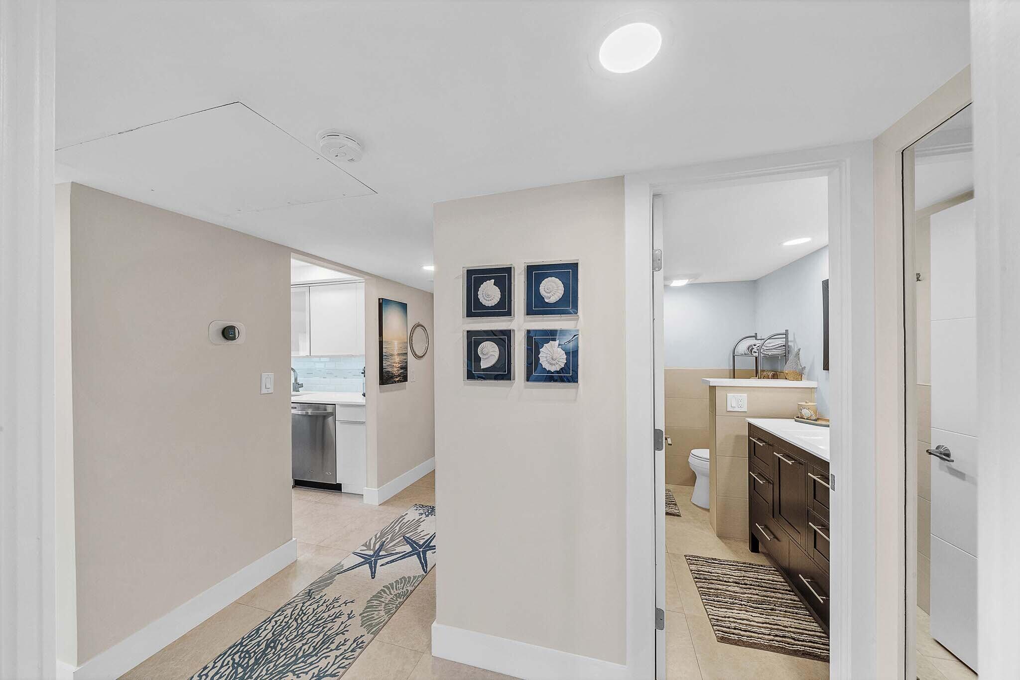 1111 South Ocean Boulevard Boca Raton, FL 33432 - Photo 30 of 47 22 Guest Bathroom (1)