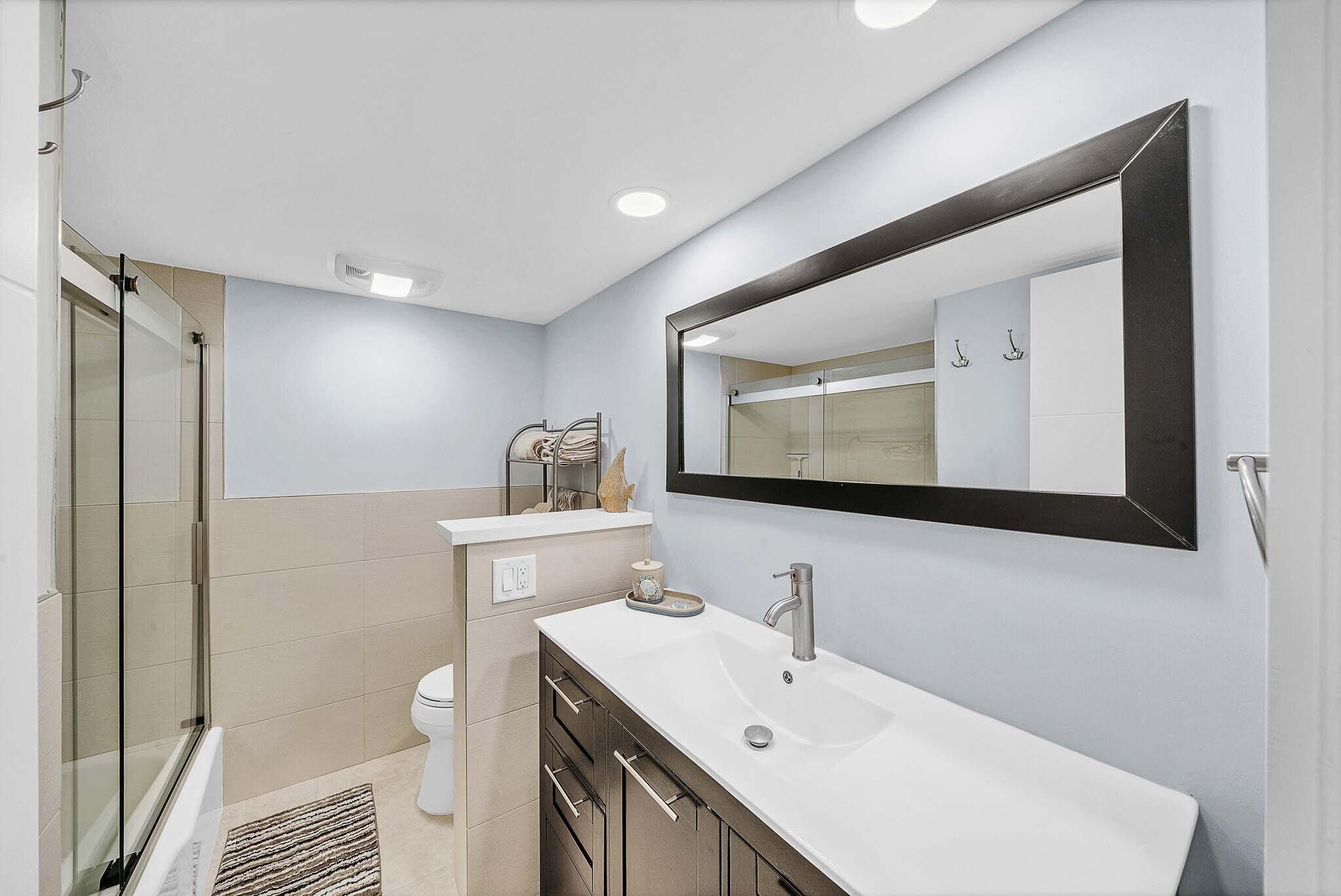 1111 South Ocean Boulevard Boca Raton, FL 33432 - Photo 31 of 47 22 Guest Bathroom (3)