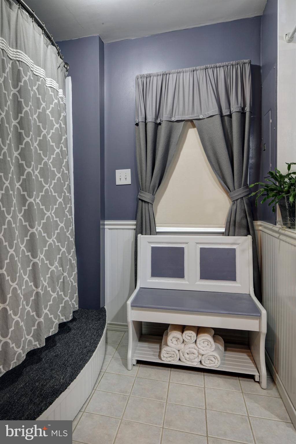 Entry level Master full bath