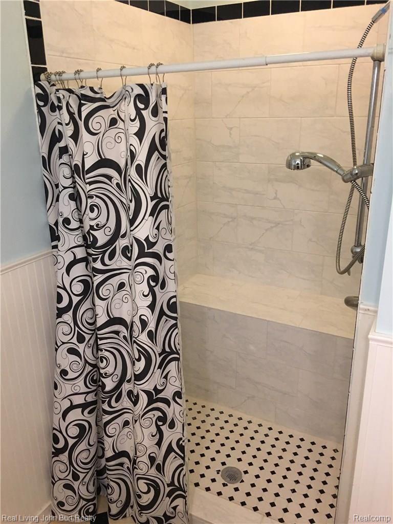 2174 Hadley Road Lapeer, MI 48446 - Photo 3 of 40 Brand new Bathroom on entry level