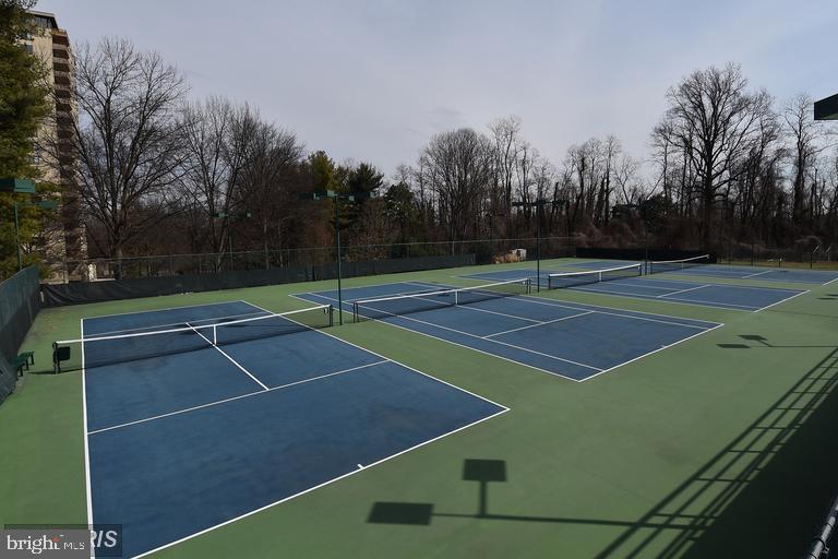 5225 Pooks Hill Road, Unit 1612N Bethesda, MD 20814 - Photo 15 of 18