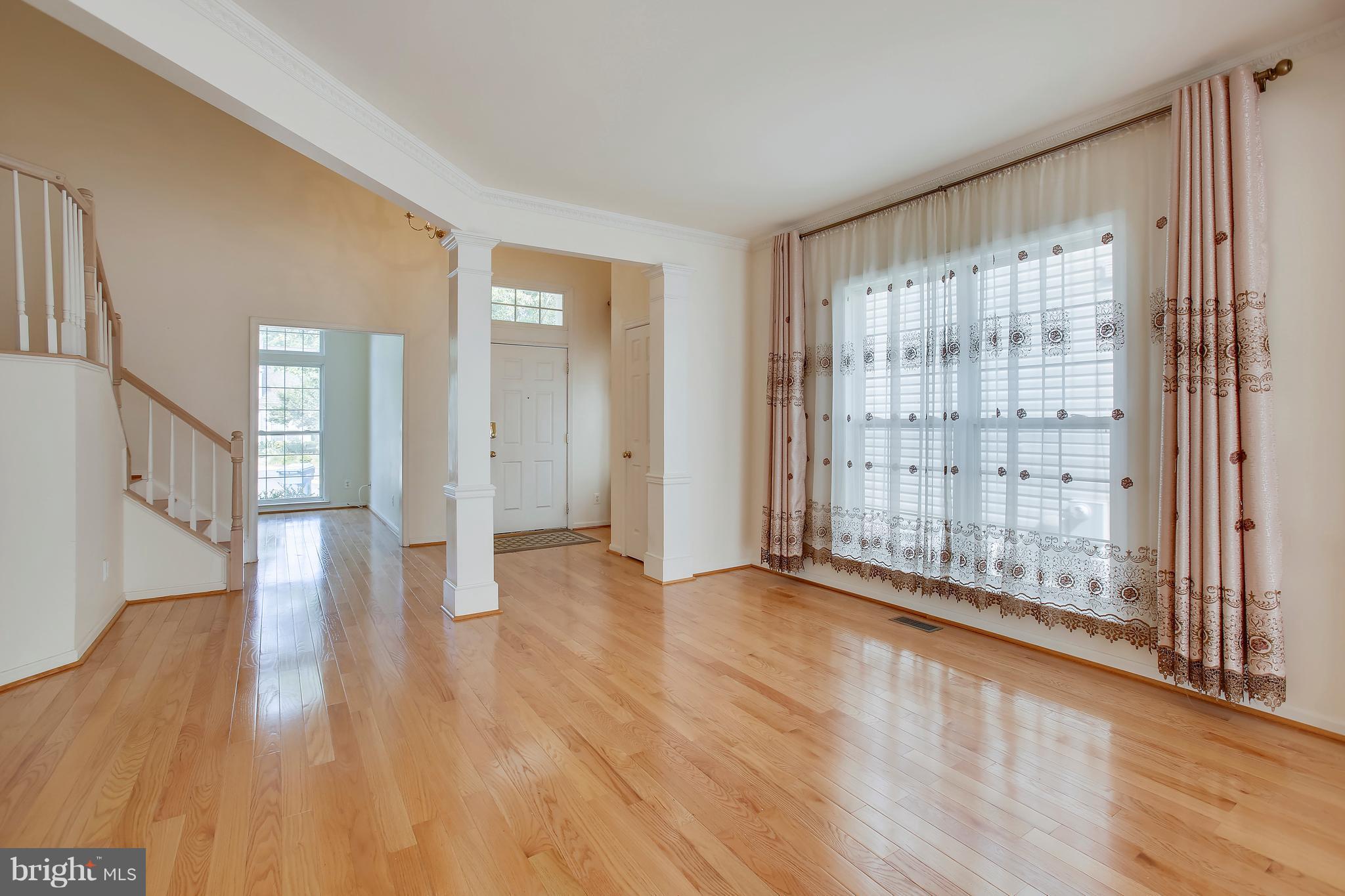 12413 Brown Fox Way Reston, VA 20191 - Photo 11 of 30 Living Room