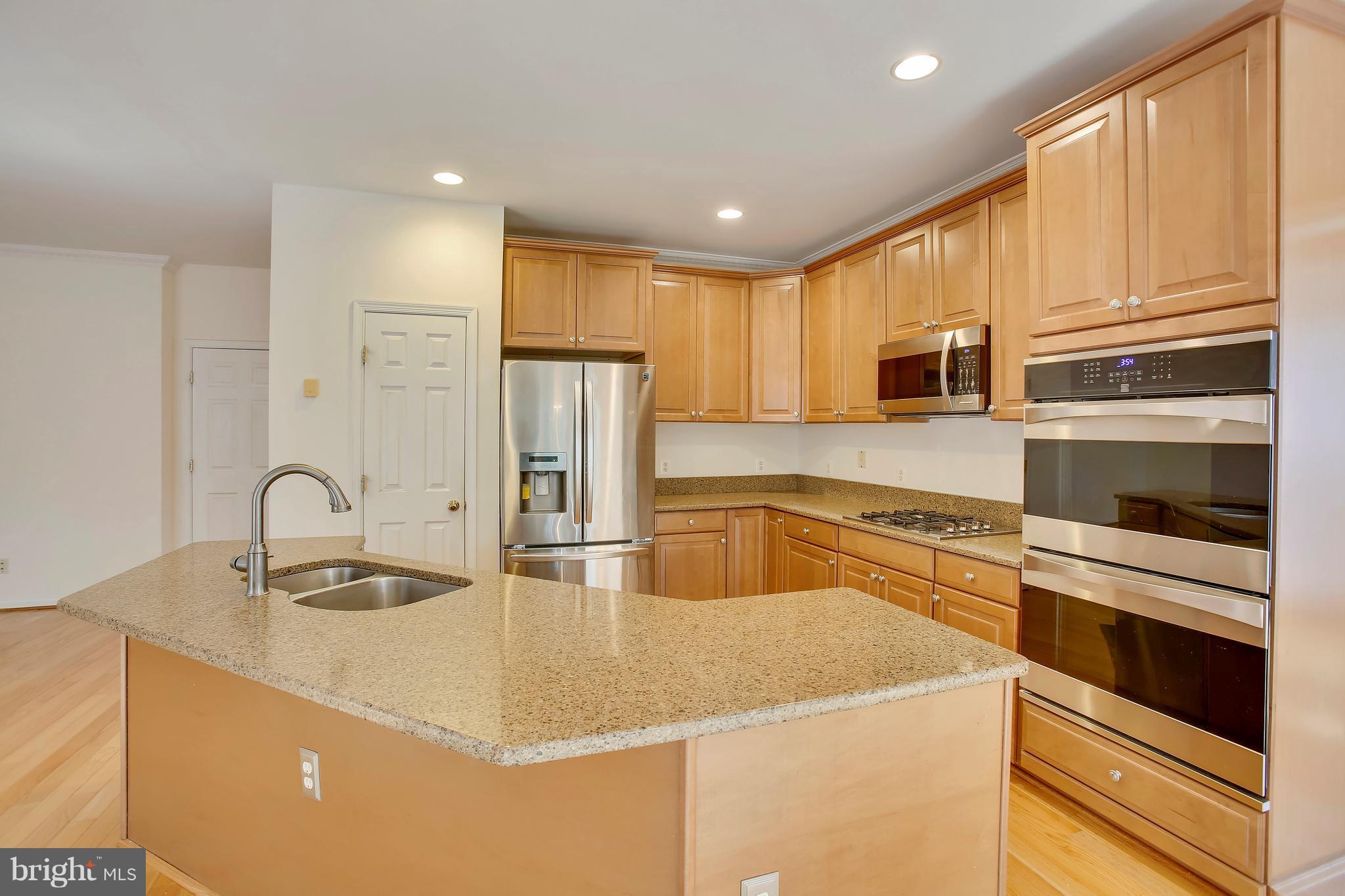 12413 Brown Fox Way Reston, VA 20191 - Photo 3 of 30 Kitchen