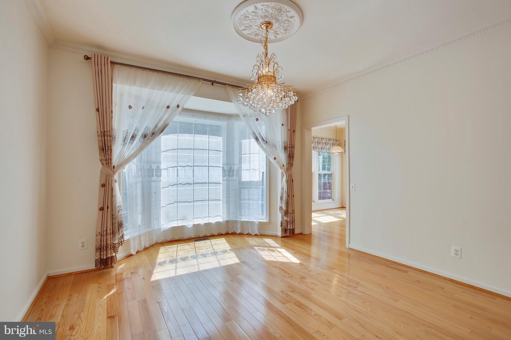 12413 Brown Fox Way Reston, VA 20191 - Photo 9 of 30 Dining Room