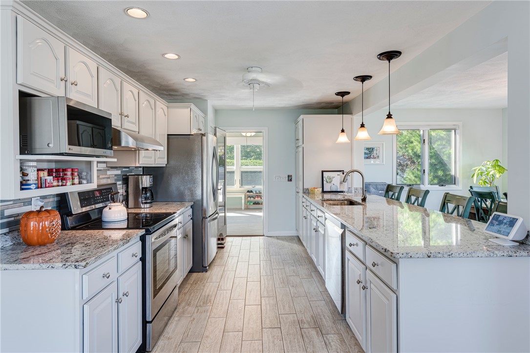 145 Colonel John Gardner Road Narragansett, RI 02882 - Photo 5 of 47