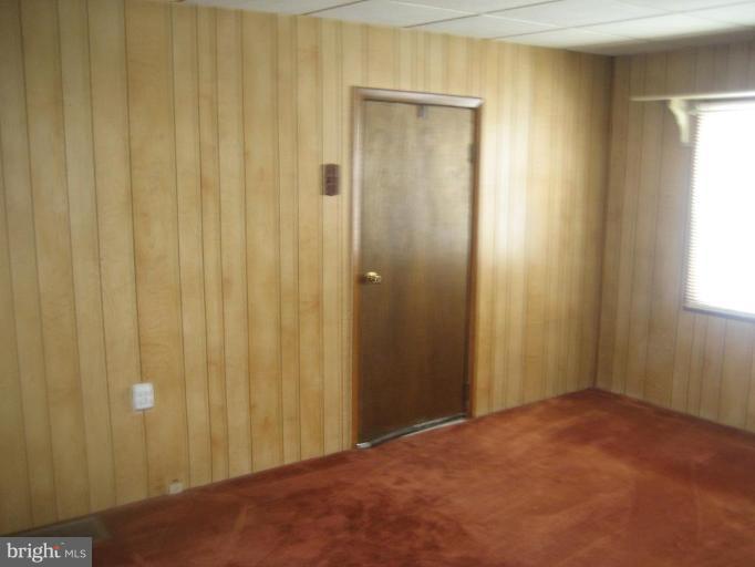 13436 Resh Road Hagerstown, MD 21740 - Photo 12 of 13 Living Room