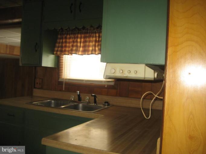 13436 Resh Road Hagerstown, MD 21740 - Photo 8 of 13 Kitchen