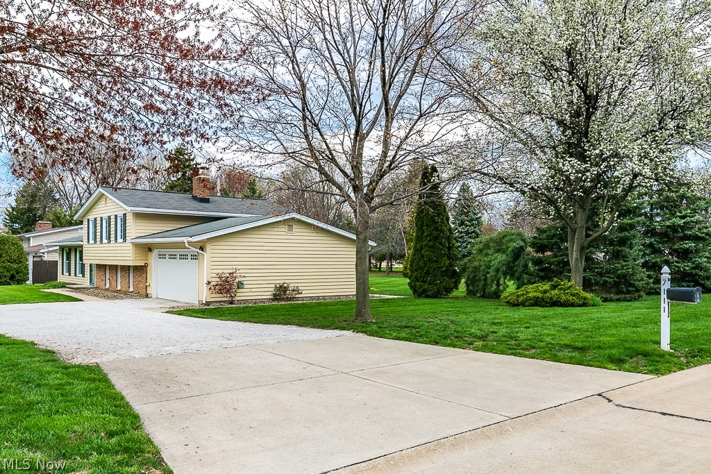 7111 Chillicothe Road Mentor, OH 44060 - Photo 20 of 23 Driveway off of cul de sac side street for easy in and out!