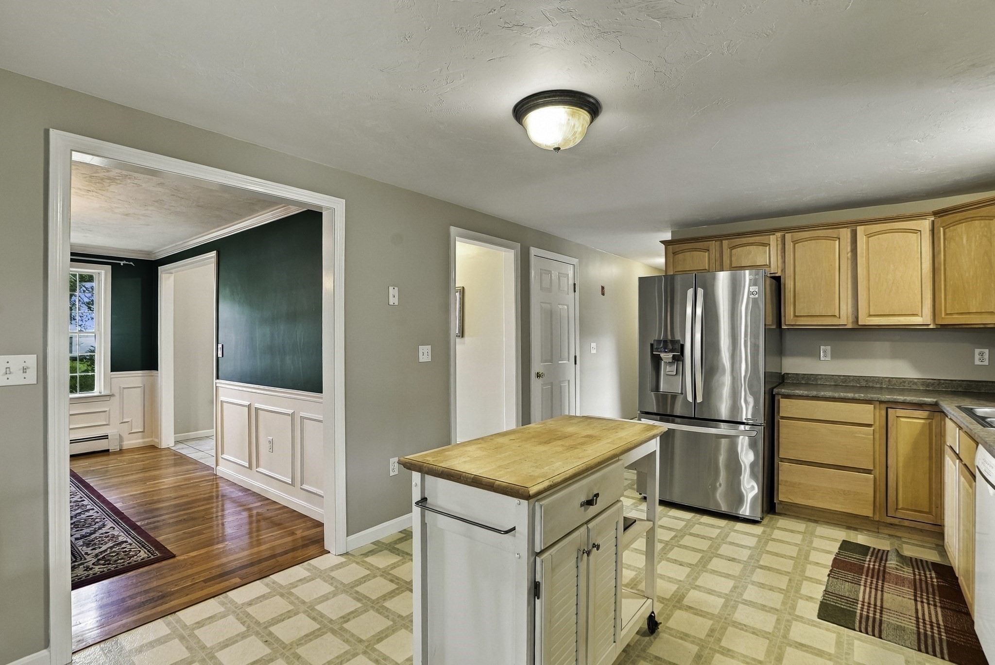 21 Lyons Road Dudley, MA 01571 - Photo 14 of 39 Gallery Image 14