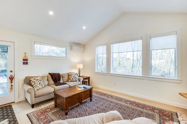 $20,000 | 33 Fern Lane, Woods Hole, MA 02543