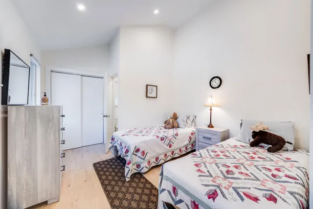 $20,000 | 33 Fern Lane, Woods Hole, MA 02543