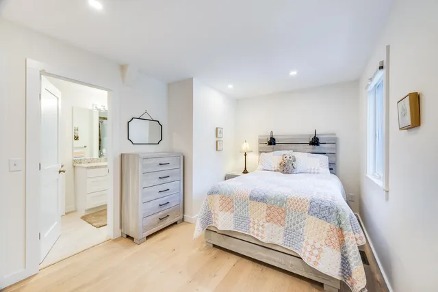 $20,000 | 33 Fern Lane, Woods Hole, MA 02543