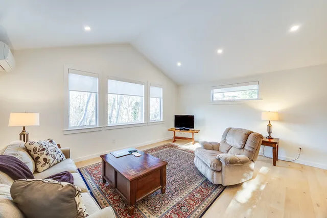 $20,000 | 33 Fern Lane, Woods Hole, MA 02543