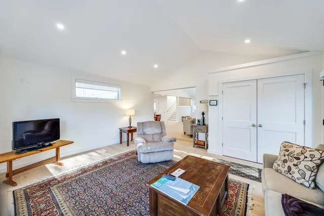 $20,000 | 33 Fern Lane, Woods Hole, MA 02543