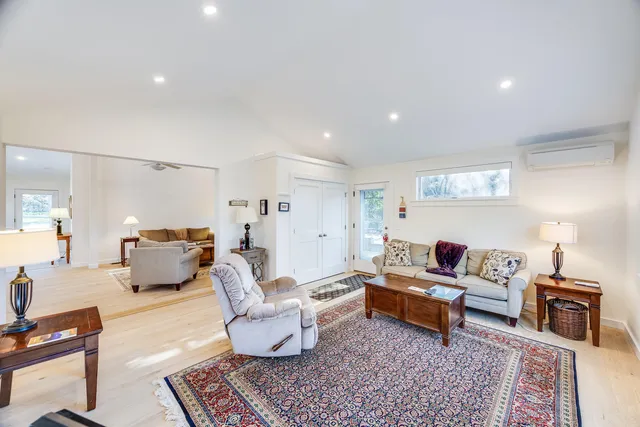 $20,000 | 33 Fern Lane, Woods Hole, MA 02543