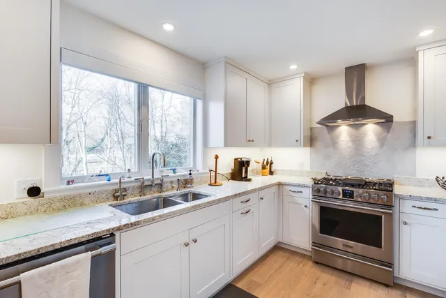 $20,000 | 33 Fern Lane, Woods Hole, MA 02543