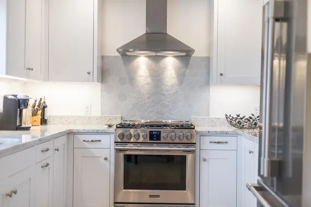 $20,000 | 33 Fern Lane, Woods Hole, MA 02543