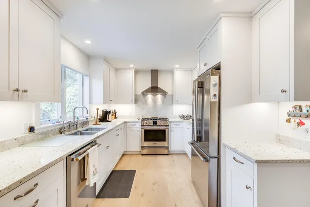 $20,000 | 33 Fern Lane, Woods Hole, MA 02543