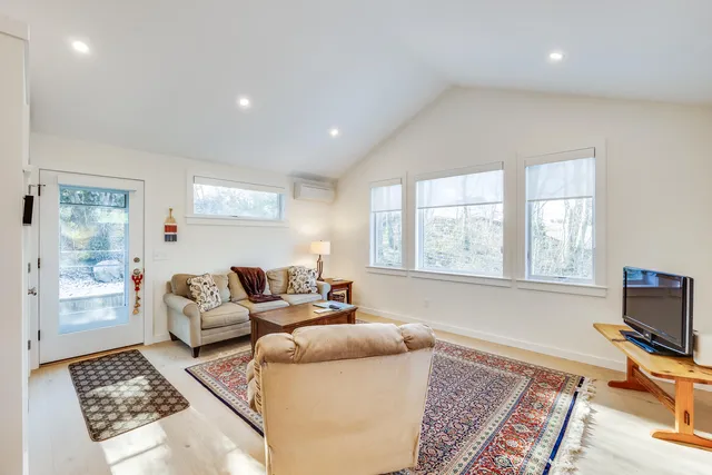 $20,000 | 33 Fern Lane, Woods Hole, MA 02543