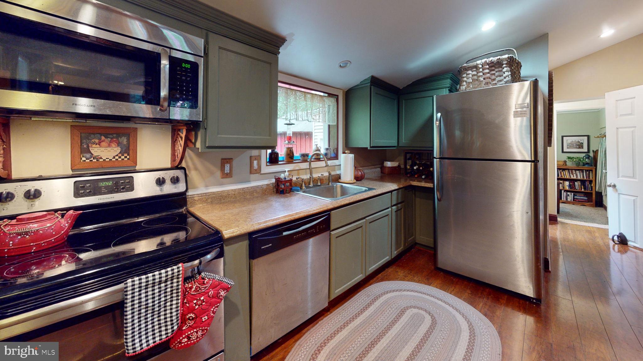 41788 Stumptown Road Leesburg, VA 20176 - Photo 6 of 35 kitchen