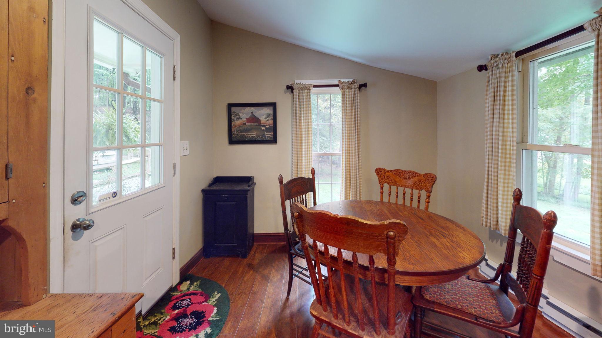 41788 Stumptown Road Leesburg, VA 20176 - Photo 7 of 35 dining room