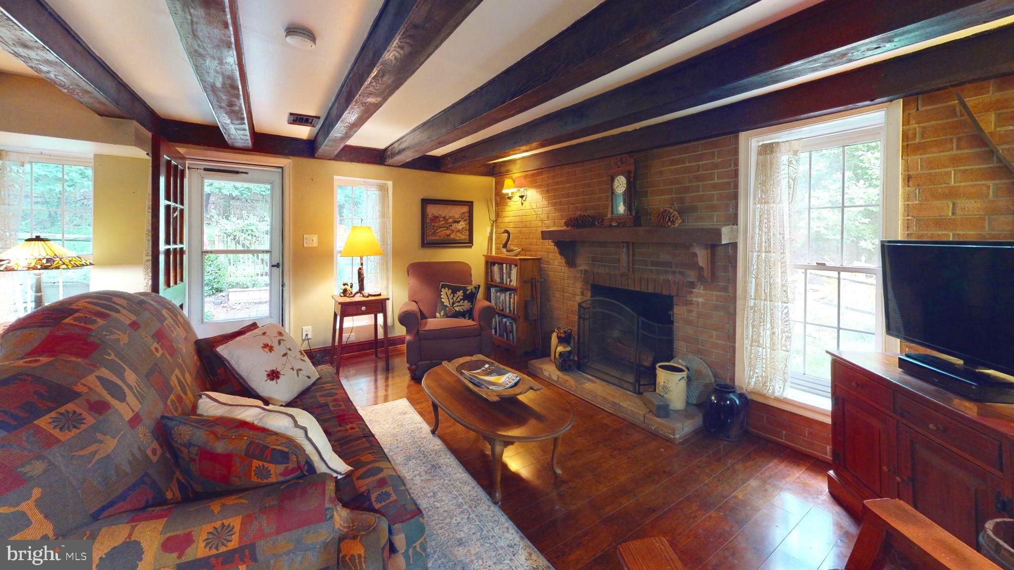 41788 Stumptown Road Leesburg, VA 20176 - Photo 9 of 35 living room